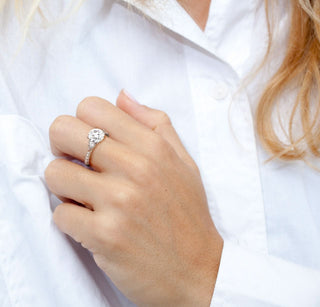 Anillo de diamantes pavé redondos serenos de 1,5 ct