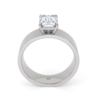 Anillo de compromiso clásico con diamantes de laboratorio esmeralda de 1,5 ct.