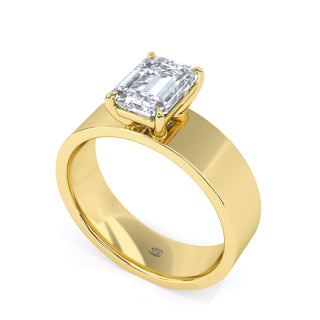 Anillo de compromiso clásico con diamantes de laboratorio esmeralda de 1,5 ct.