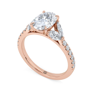 Banda Solace con pavé de diamantes ovalados de 1,5 ct