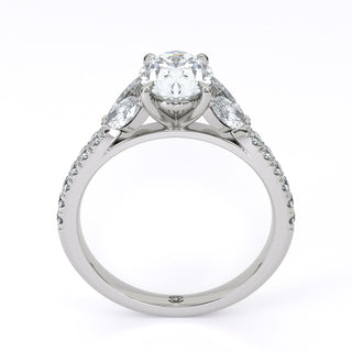 Banda Solace con pavé de diamantes ovalados de 1,5 ct