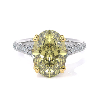 Anillo de compromiso con piedra lateral de corte ovalado amarillo y banda pavé