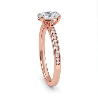 Anillo de compromiso con piedra lateral cónica ovalada de 1,0 ctw