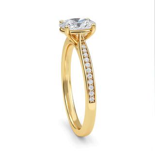 Anillo de compromiso con piedra lateral cónica ovalada de 1,0 ctw