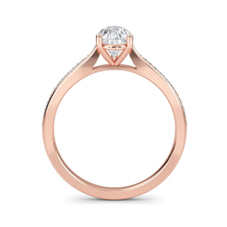 Anillo de compromiso con piedra lateral cónica en forma de pera de 1,0 ctw
