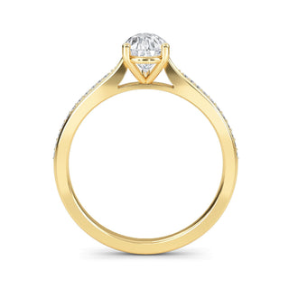Anillo de compromiso con piedra lateral cónica en forma de pera de 1,0 ctw