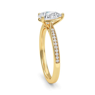 Anillo de compromiso con piedra lateral cónica en forma de pera de 1,0 ctw