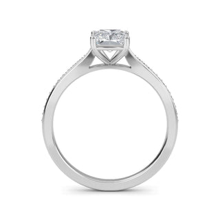 Anillo de compromiso con piedra lateral cónica radiante de 1,0 ctw
