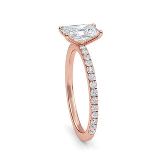 Anillo de compromiso clásico con piedra lateral esmeralda de 1,0 ctw