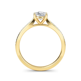 Anillo de compromiso con piedra lateral cónica de talla cojín de 0,6 ct.
