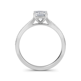Anillo de compromiso con piedra lateral cónica de esmeralda de 1,0 ctw