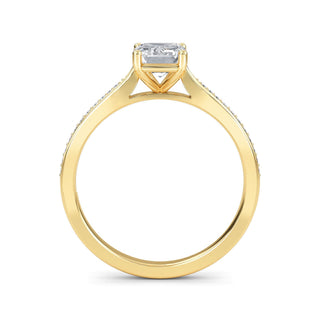 Anillo de compromiso con piedra lateral cónica de esmeralda de 1,0 ctw