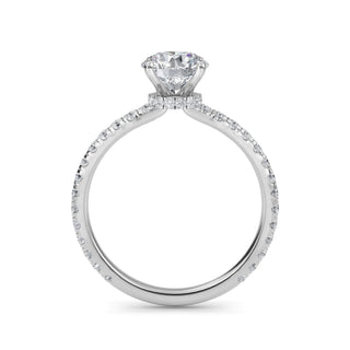 Anillo de compromiso redondo con piedra lateral de cuatro puntas, 1,0 ctw
