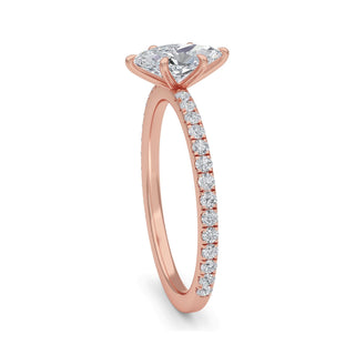 Anillo de compromiso clásico con piedra lateral de talla marquesa de 0,5 ct.