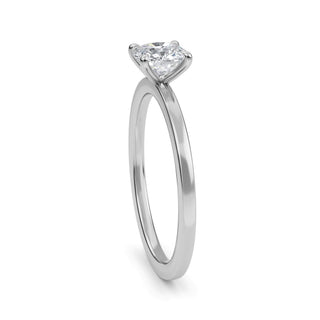 Anillo de compromiso solitario clásico de talla cojín de 1,0 ctw