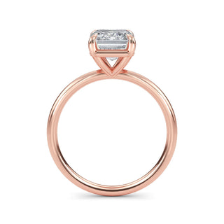 Anillo de compromiso solitario estilo bisel con corte esmeralda de 2,0 cts.