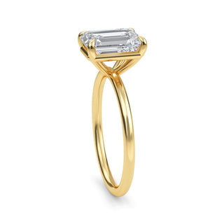 Anillo de compromiso solitario estilo bisel con corte esmeralda de 2,0 cts.